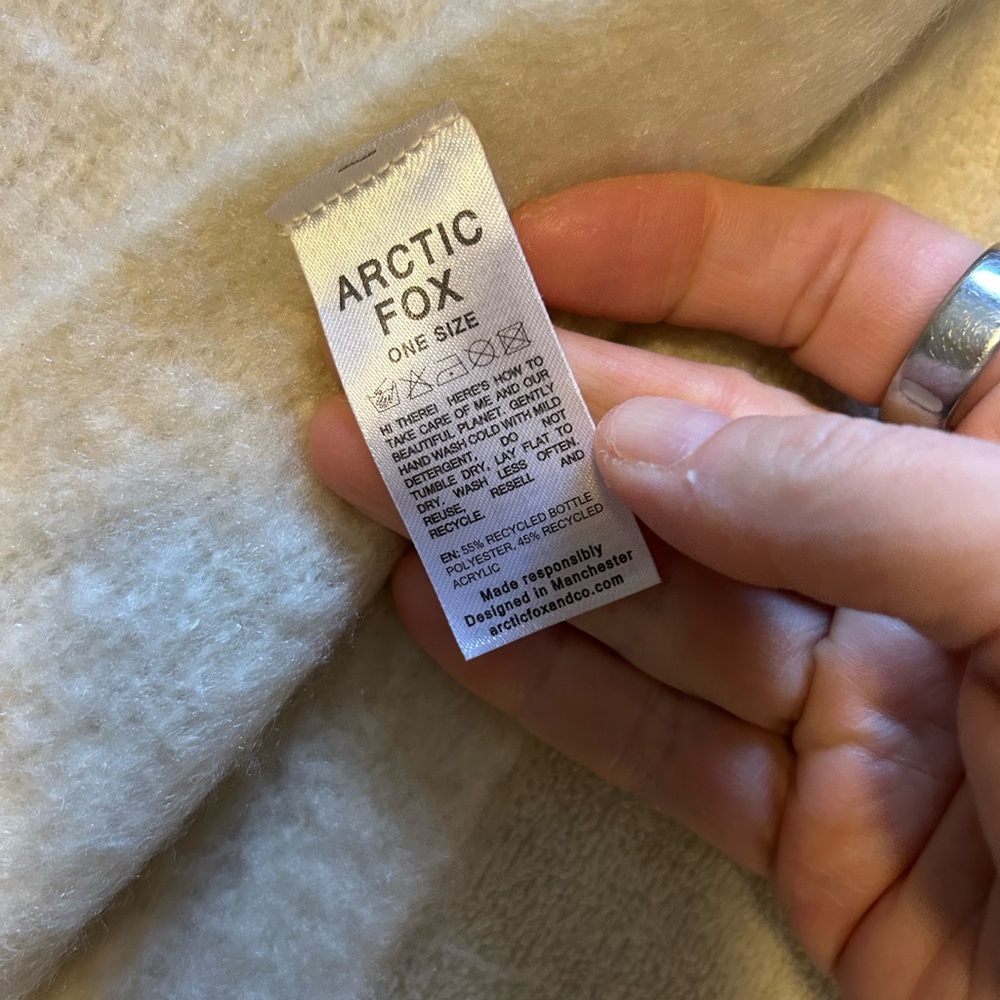 Arctic Fox Reykjavik Throw Blanket - Picture 5 of 11